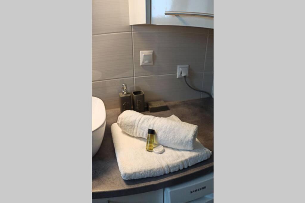 Modern Central Αpt 500M From The Beach. La Canea Exterior foto