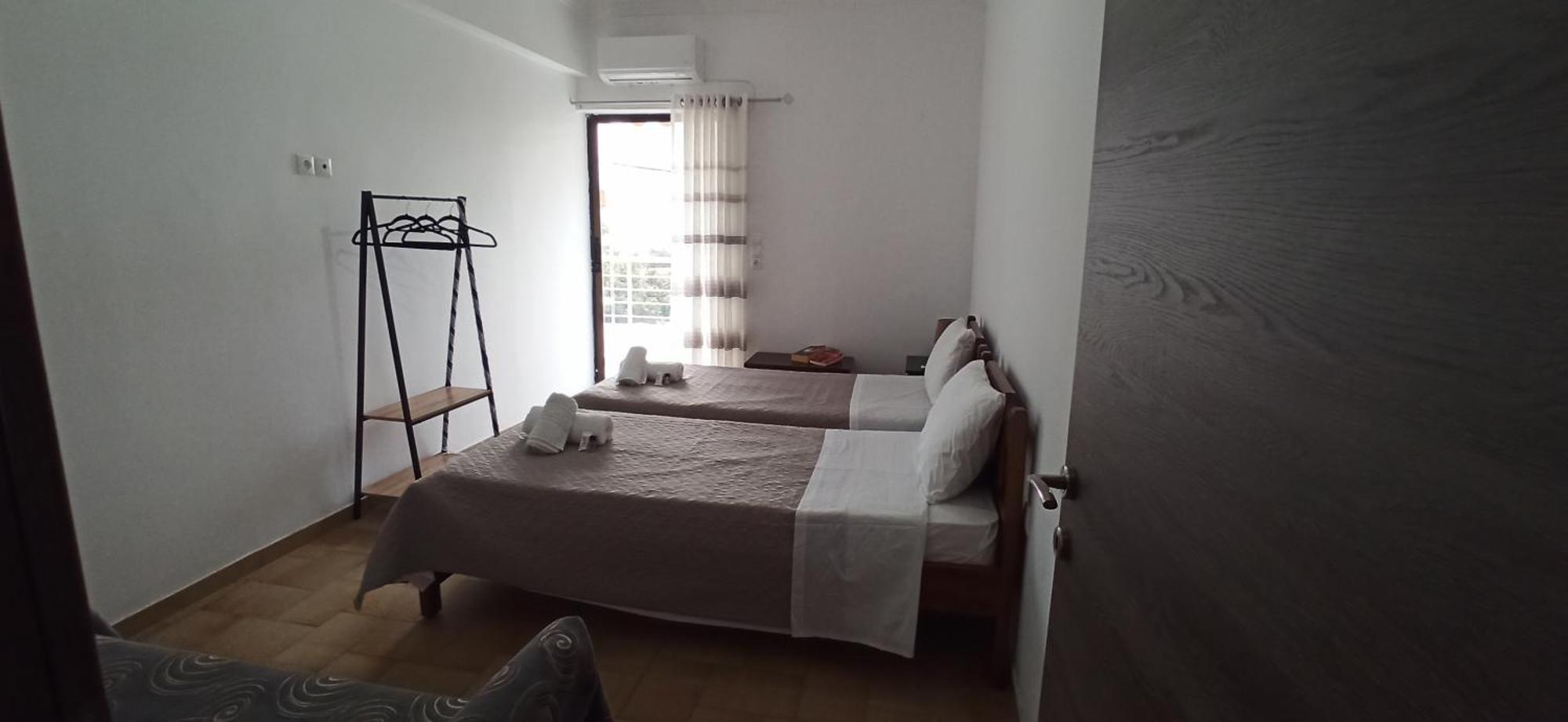 Modern Central Αpt 500M From The Beach. La Canea Exterior foto