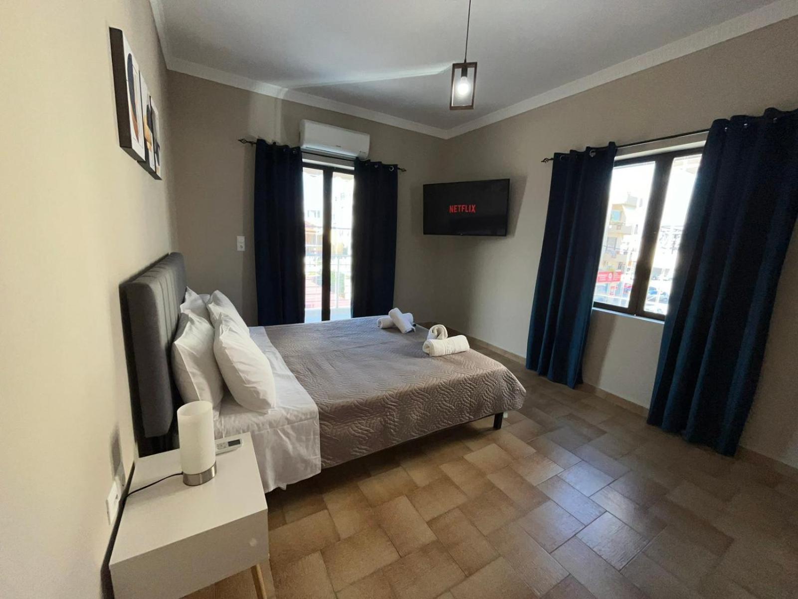 Modern Central Αpt 500M From The Beach. La Canea Exterior foto