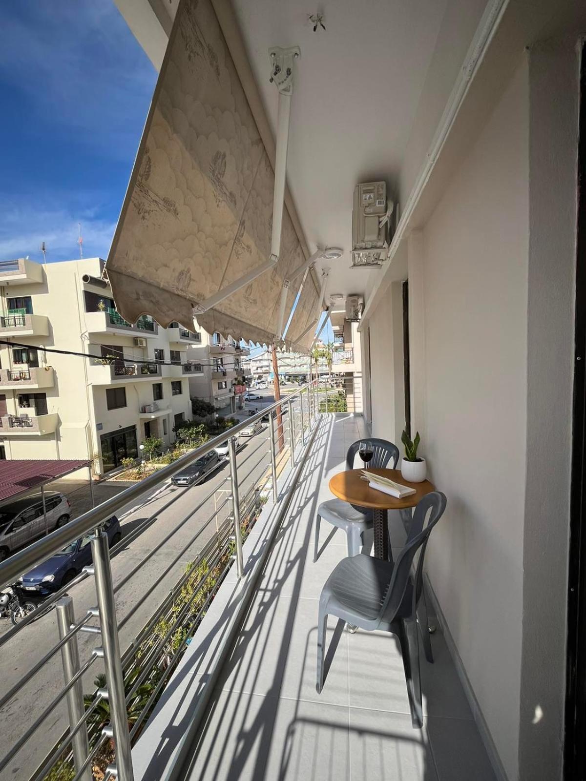 Modern Central Αpt 500M From The Beach. La Canea Exterior foto